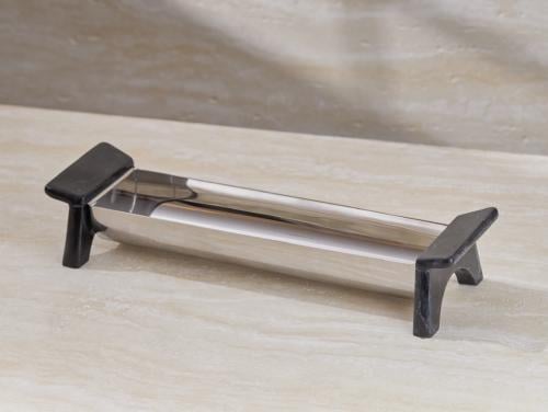 صينية بمقابض سوداء عصرية