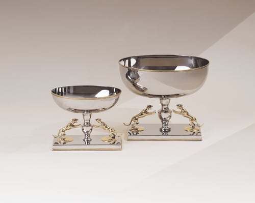 حامل فضي بشكل انيق بحجم متوسط