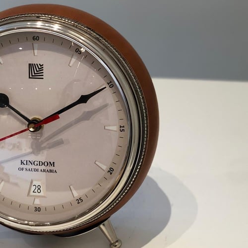 ساعه مكتبيه بحزام بني جلد