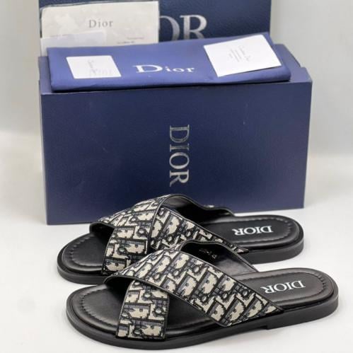 صندل Dior اسود