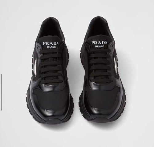 سنيكرز برادا رجالي نايلون أسود شعار مثلث معدني