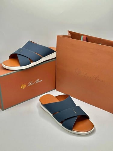 صندل "Palm" من لورو بيانا كحلي