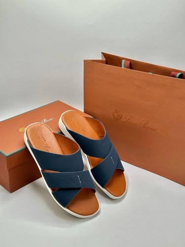 صندل "Palm" من لورو بيانا كحلي