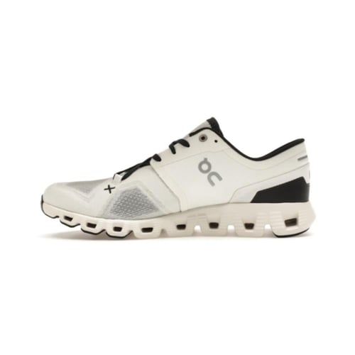 On Running Cloud X 3 trainers in white