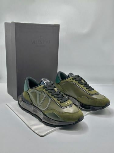 Valentino Garavani Netrunner Low-top Sneakers in M...