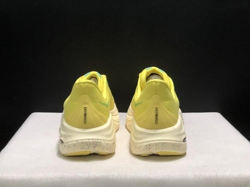 حذاء سنيكرز HOKA One One SKYWARD X