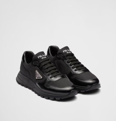 سنيكرز برادا رجالي نايلون أسود شعار مثلث معدني