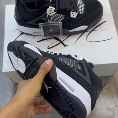 Air Jordan 4 Retro 'White Thunder'