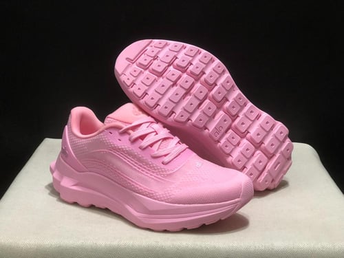 alo yoga runner sweet pink