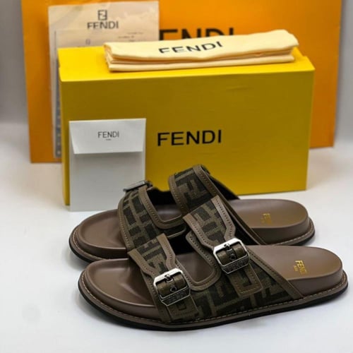 صندل FENDI بني غامق