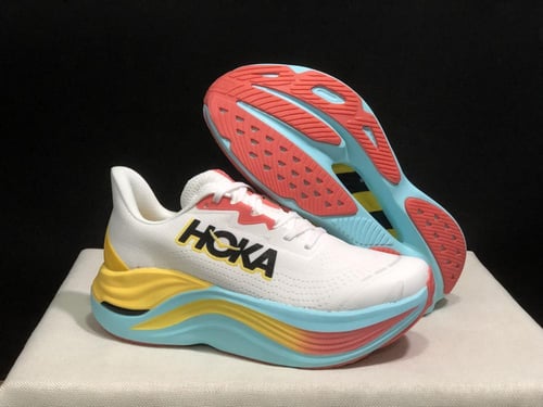حذاء سنيكرز HOKA One One SKYWARD X