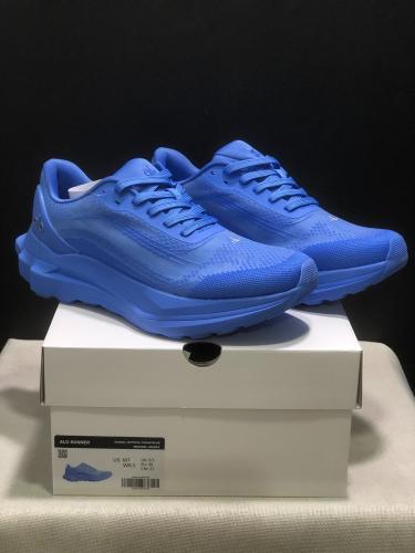 alo yoga runner Crystal Clear Blue