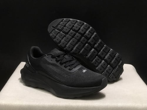 alo yoga runner black/black