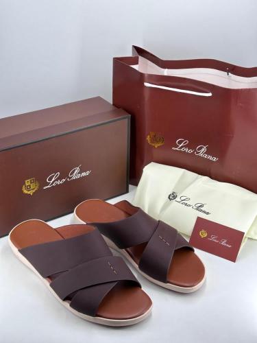 صندل "Palm" من لورو بيانا بني غامق