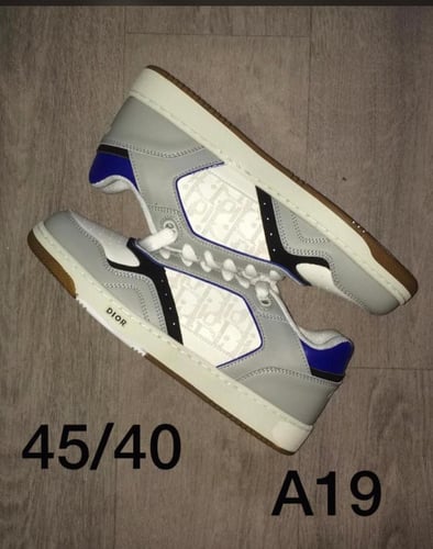 CHRISTIAN DIOR Smooth Calfskin Oblique Galaxy B27...