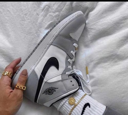 Air Jordan 1 Mid 'Smoke Grey'