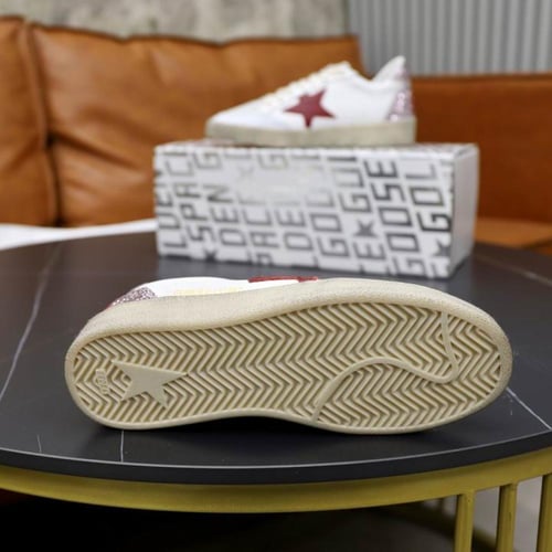 حذاء جولدن جوس Golden Goose