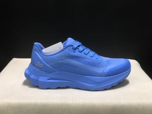 alo yoga runner Crystal Clear Blue