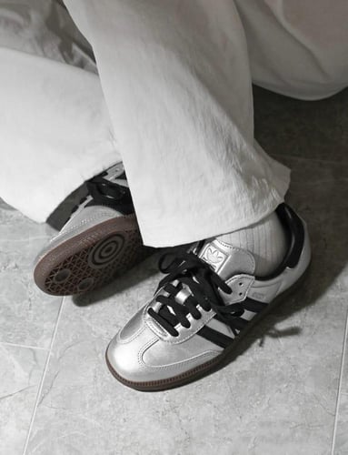 Adidas Samba OG "Silver Metallic/Black/Gum" sneake...