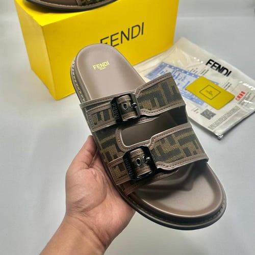صندل FENDI بني غامق