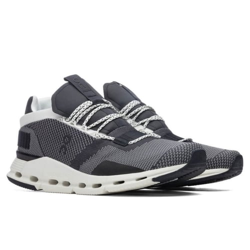 On cloudnova “black white”