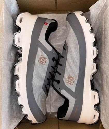 Loewe X On cloudventure running “ Grey “