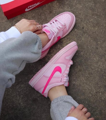 Nike Dunk Low Triple pink