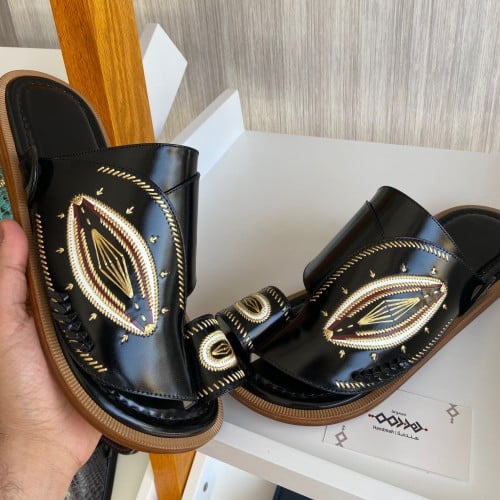 تطريز يدوي اسود تربل