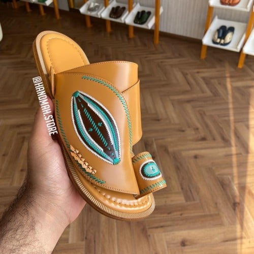 تطريز يدوي اصفر