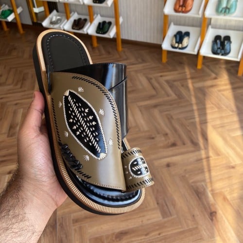 تطريز يدوي بني مع اسود