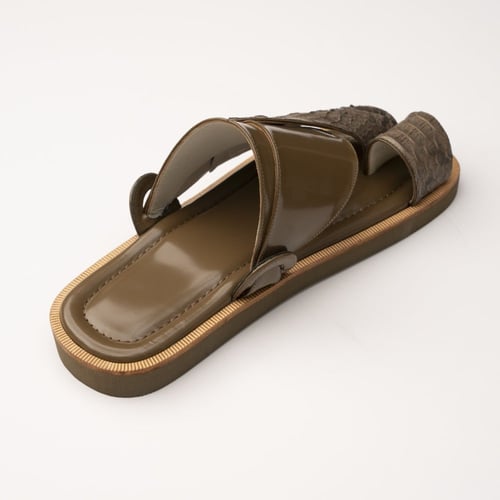 جلد ثعبان زيتي