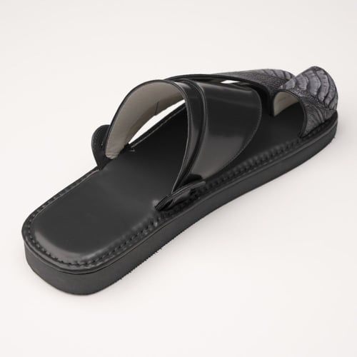 ساق نعام رمادي مطفي