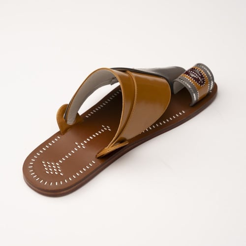 تطريز يدوي رمادي مع اصفر