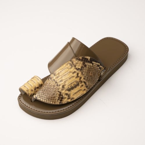 جلد ثعبان بيج مع زيتي فاتح