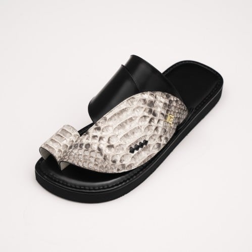 حذاء جلد ثعبان ابيض مع اسود