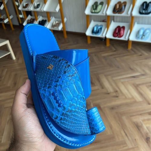 جلد ثعبان نيلي