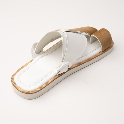 جلد خيل بيج مع ابيض