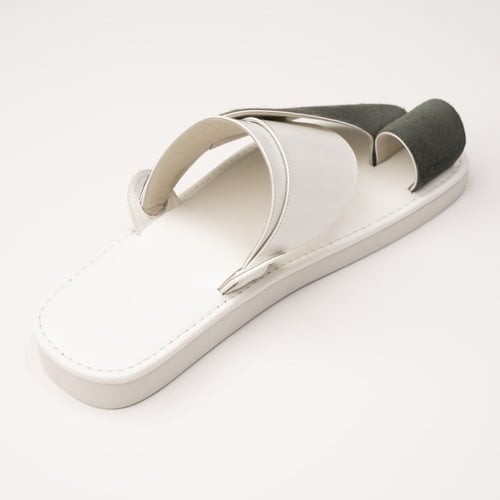 جلد خيل رمادي غامق مع ابيض