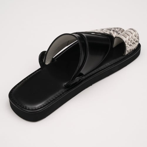 حذاء جلد ثعبان ابيض مع اسود