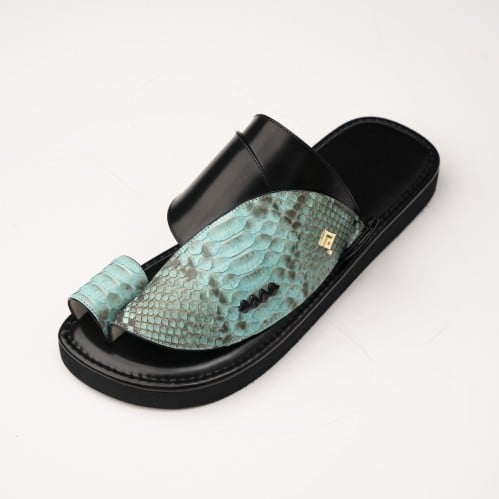 حذاء جلد ثعبان تيفاني مع اسود