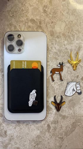 حامل بطاقة أسود•