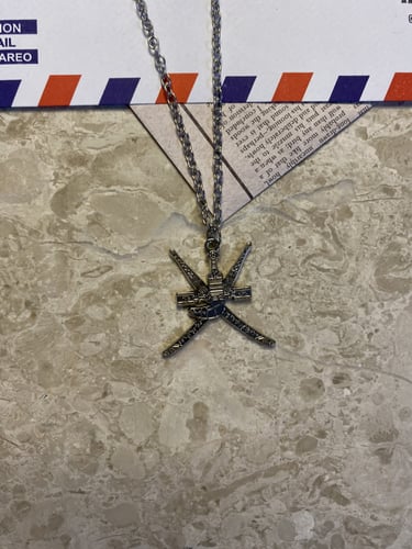 تعليقة شعار سلطنة عمان "فضي"