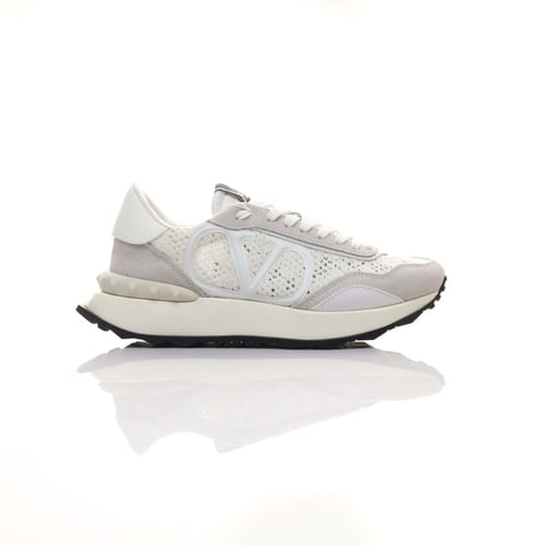 حذاء فالنتينو جارافاني مخصص للنساء