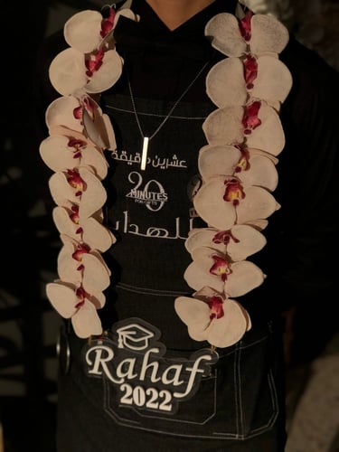 عقد ورد بالاسم