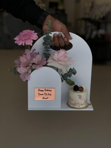 ستاند كيكة و ورد طبيعي