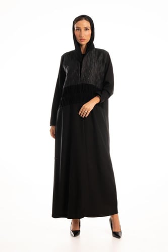 عباية سوداء كريب بتدخيلة جاكار - Lisa