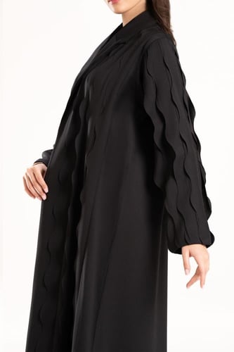 عباية بليزر سوداء كريب كاجوال بقصات مموجة - Priyan...