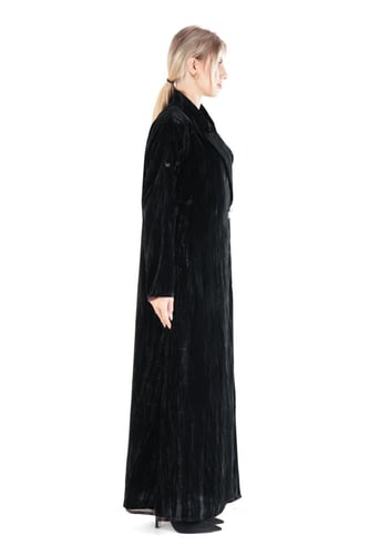 عباية شتوية بليزر سوداء مخمل مبطنة بنقش تايقر اخضر