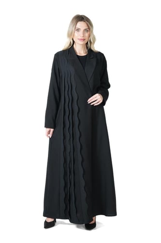عباية بليزر سوداء كريب بقصات مموجة - Priyanka