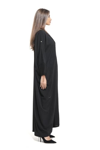 عباية سوداء مزينة بخيوط كحلية مع بنطلون - Amila